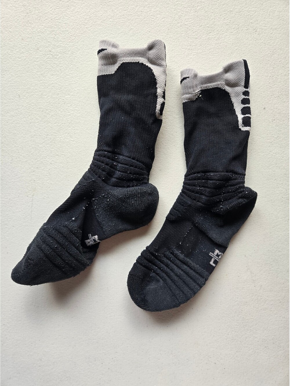 Nike Elite Basketball Crew Socks Black Gray Cushioned Dri-FIT